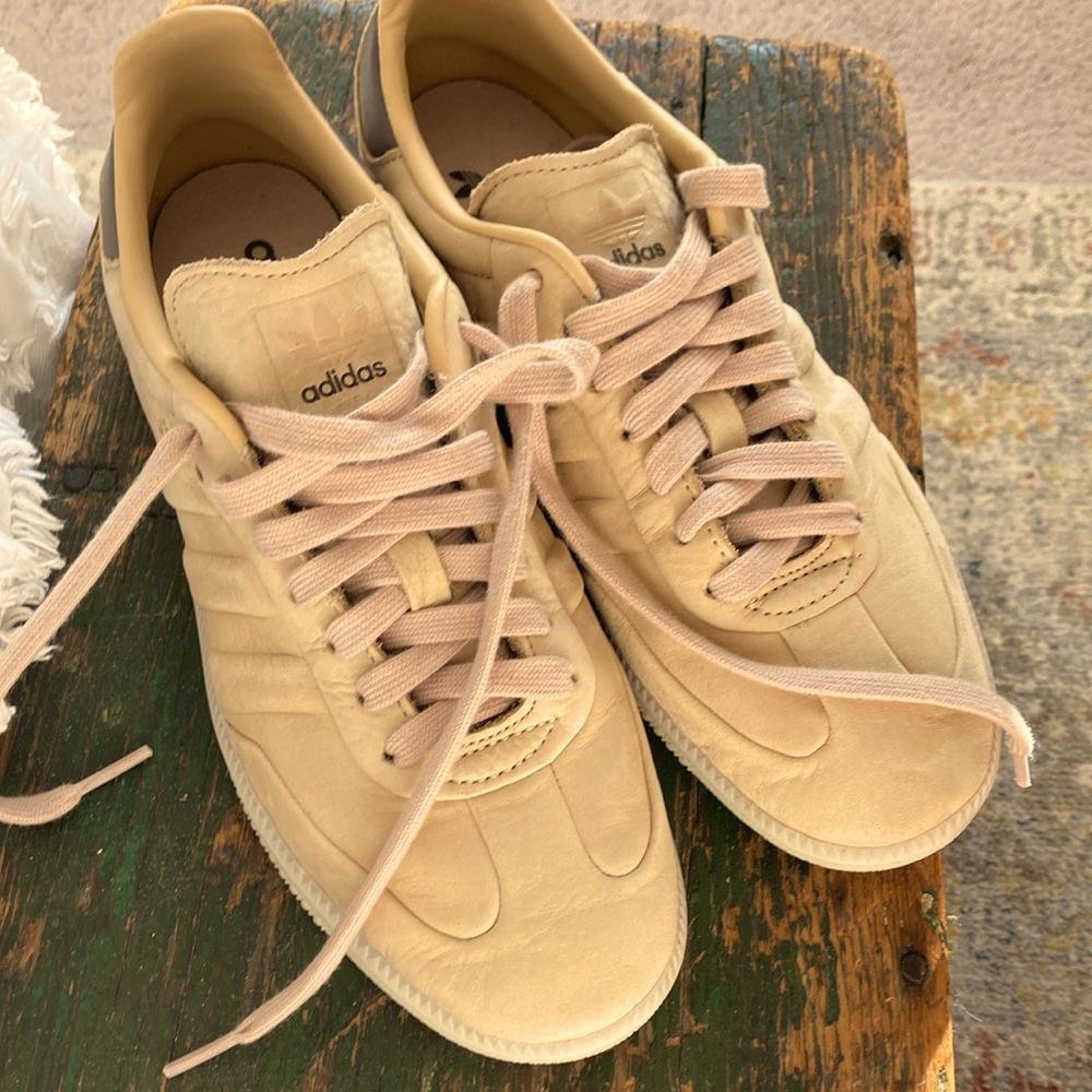 Male size 7/Female size 8. Adidas Sambas